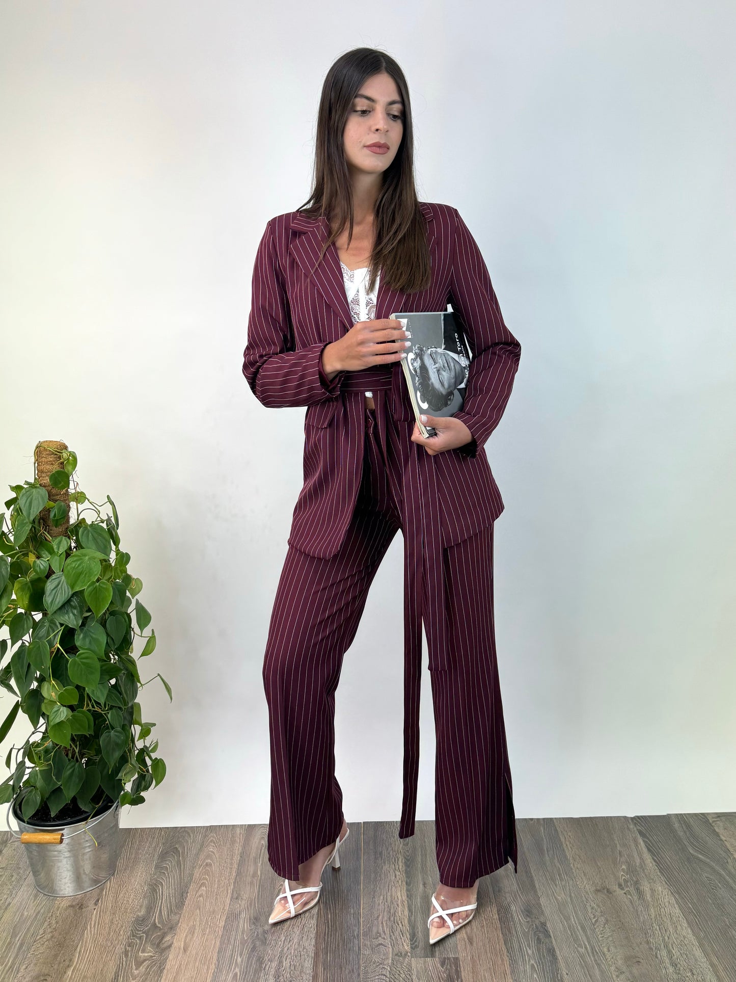 Tailleur gessato bordeaux