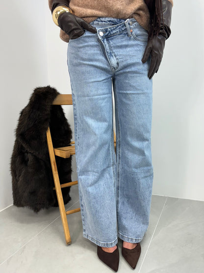 JEANS WIDE LEG ASIMMETRICO CHIARO